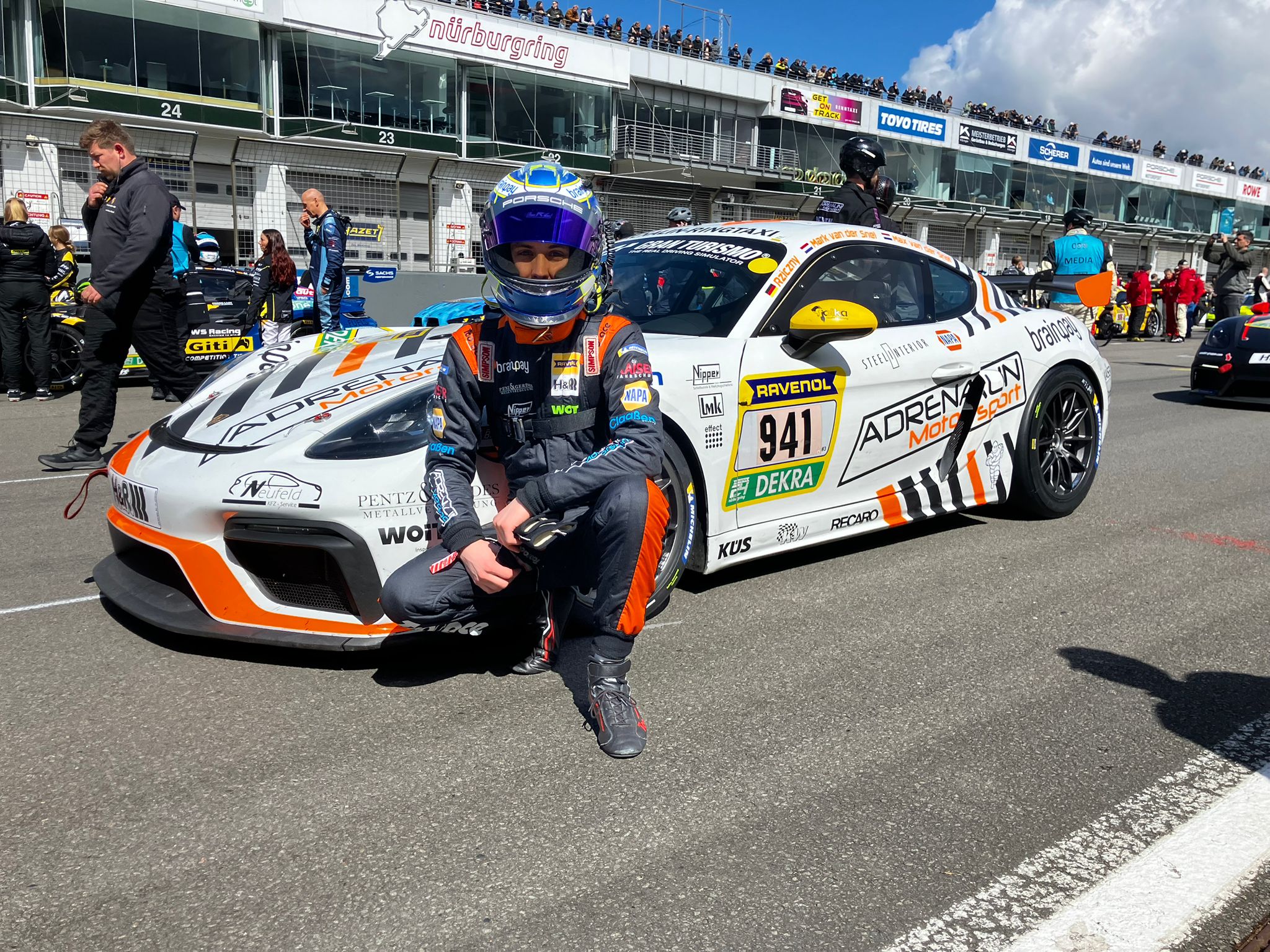 Adrian Rziczny und sein Porsche Cayman von Adrenalin Motorsport beim 24h-Qualifiers-Doubleheader 2026
