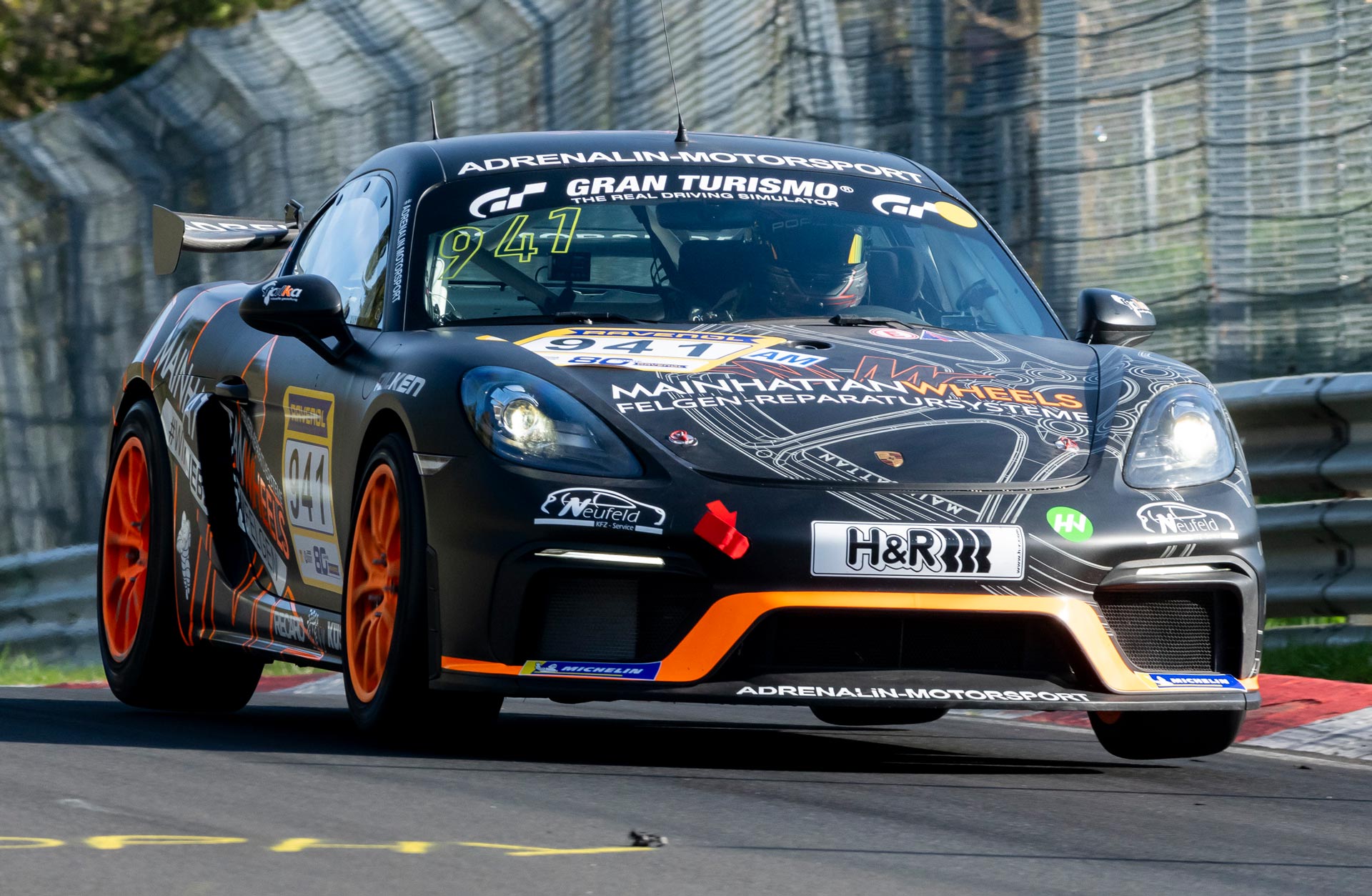 Adrian Rziczny startet 2026 in einem Porsche 718 Cayman GT4 CS in der Nürburgring Langstrecken Serie, der Porsche Endurance Trophy Nürburgring und dem legendären 24h Nürburgring
